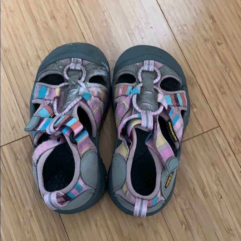 Girls Keen Sandals sz 9
